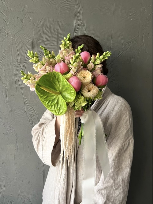 Букет невесты №12 Сборный с пионами, розами и антуриумом