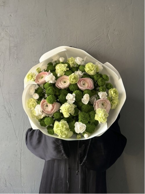 Букет berezhno с ранункулюсами