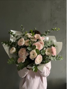 15 нежных ранункулюсов «Ханой»