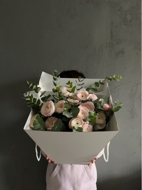 15 нежных ранункулюсов «Ханой»