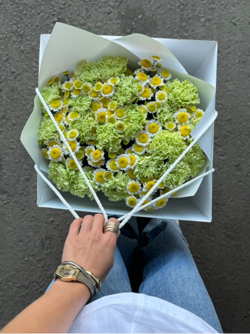 Букет лаймовых диантусов и лимонных сантини