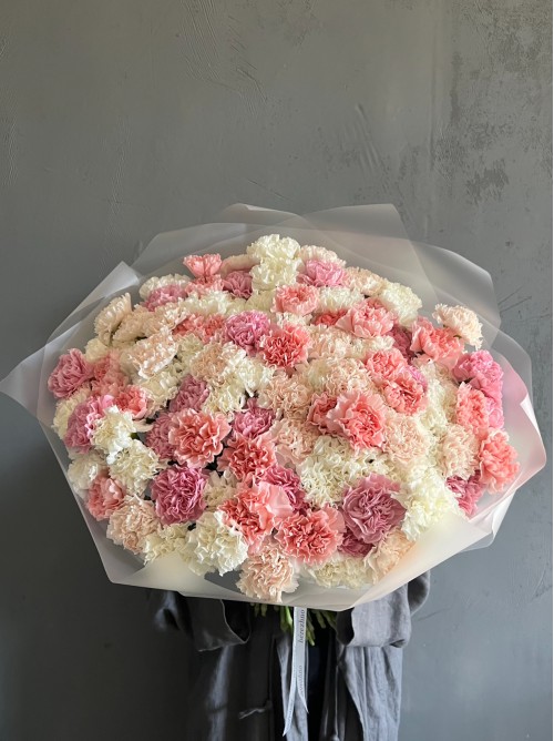 Большой букет диантусов в нежных тонах