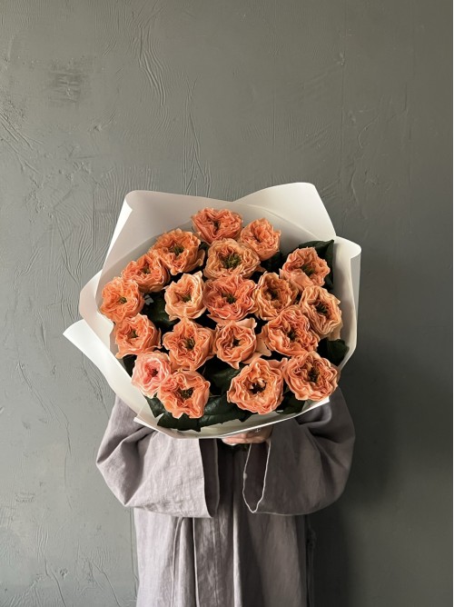 Букет пионовидных персиковых роз