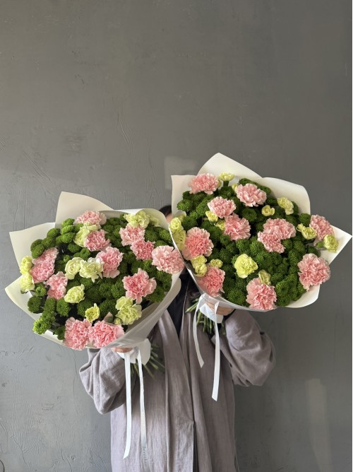 Сборный букет в розово-зеленом цвете