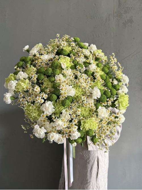 Большой сборный букет с ромашками