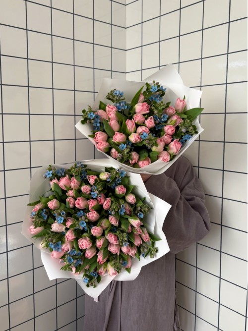 Букет розовых тюльпанов и оксипеталум