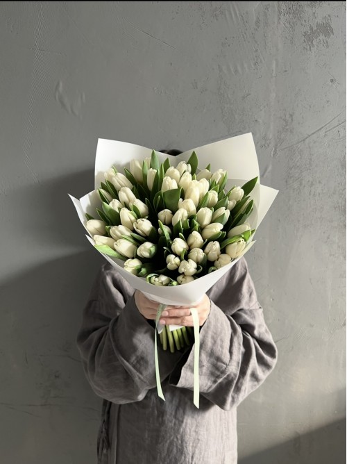 Букет белых тюльпанов