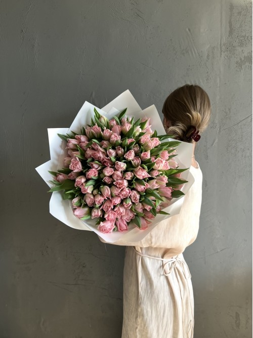 Розовые пионовидные тюльпаны