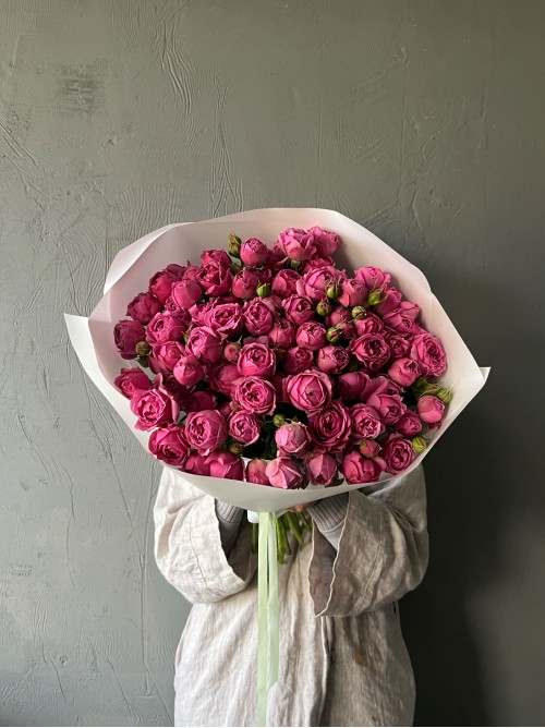 Букет малиновых роз