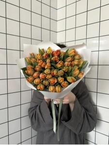 Пионовидные тюльпаны с апельсиновым оттенком