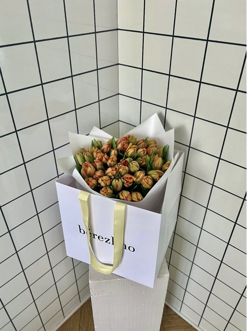 Пионовидные тюльпаны с апельсиновым оттенком