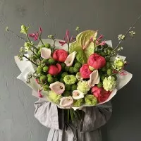 Большой сборный букет с каллами и пионами