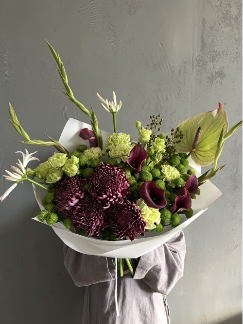 Фирменный зеленый букет с винной хризантемой