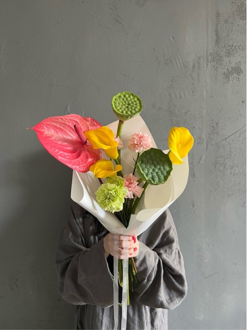 Сборный букет с лотосом и антуриумом