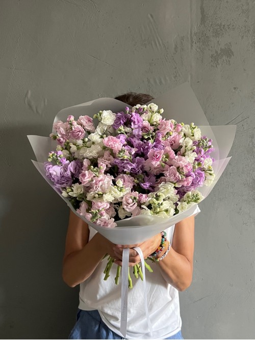 Нежный букет ароматных маттиол