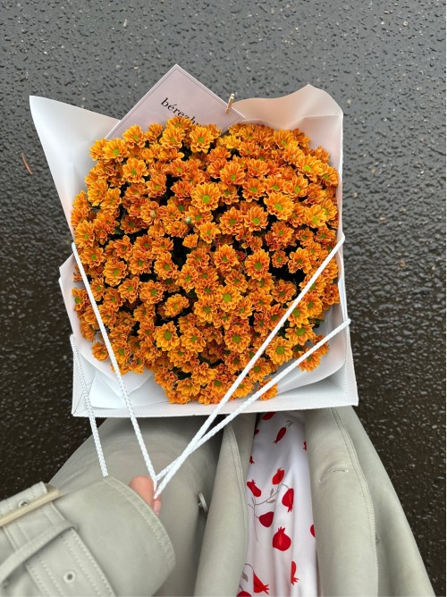 Осенний букет цветов из мини хризантем