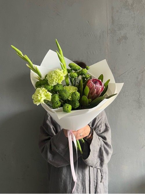 Букет с красной протеей