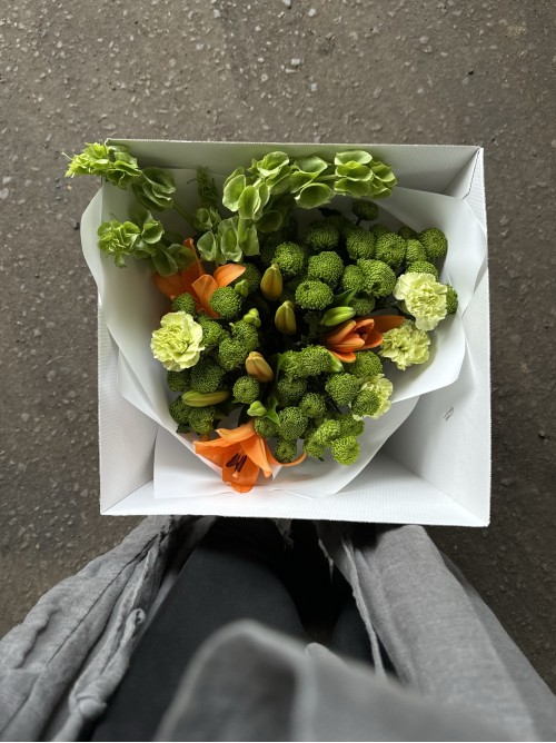 Сборный зеленый букет бережно (букет в вазу)