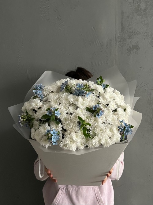 Охапка белых кустовых хризантем Coconut