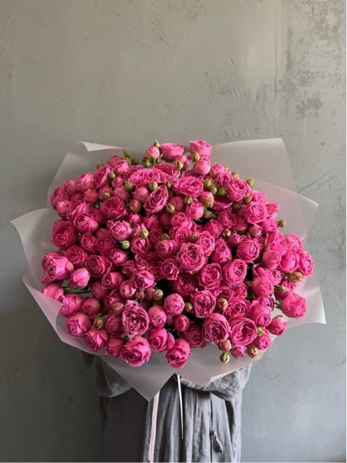 Большой букет пионовидных роз