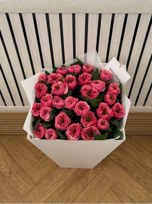 Букет розовых пионовидных роз