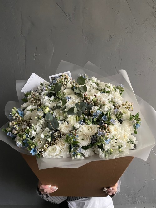 Большой букет в белых тонах