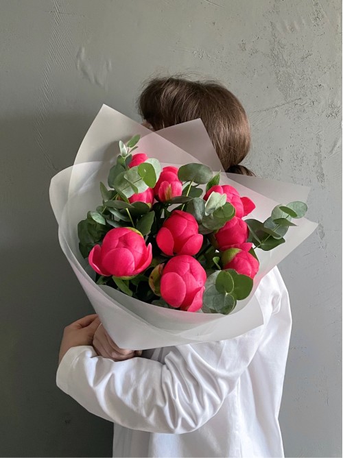 Коралловые пионы с эвкалиптом «CORAL SHARM»